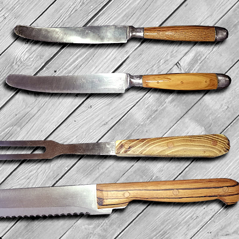 verschiedene Messer mit Holzgriffen